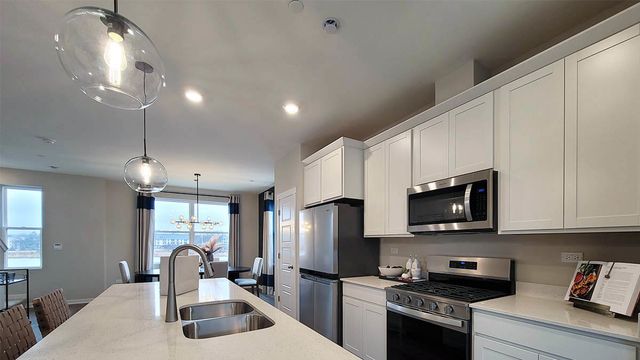 2224 Lakeshore Drive, Schaumburg, IL 60173