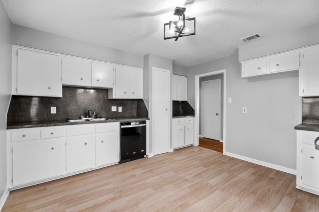 12224 Shawnee Forest Drive, Little Rock, AR 72212