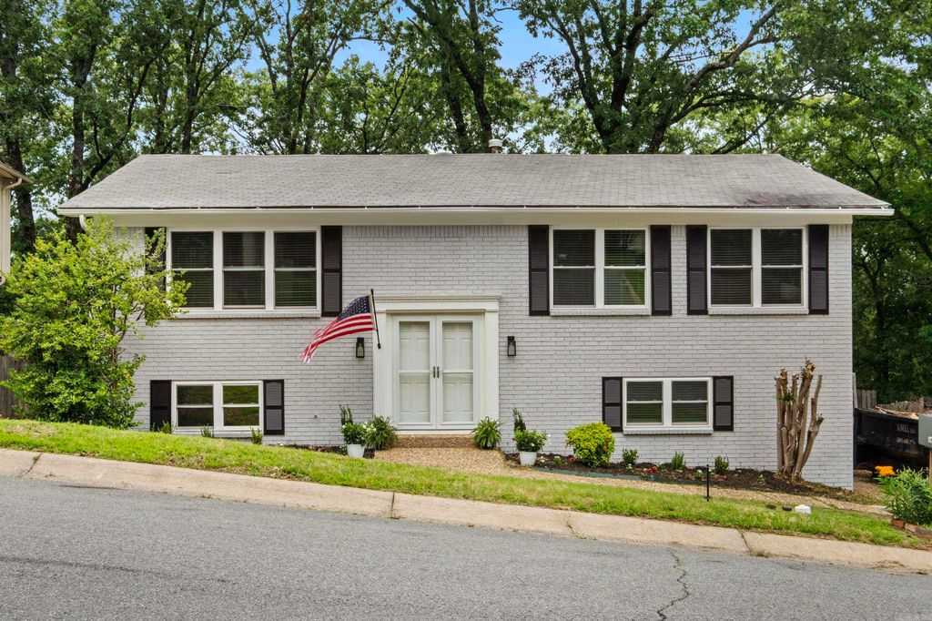 12224 Shawnee Forest Drive, Little Rock, AR 72212