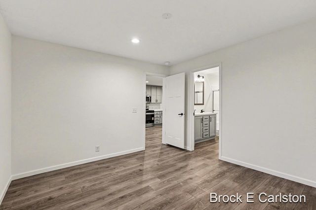 1283 E Ellis Road 31, Norton Shores City, MI 49441