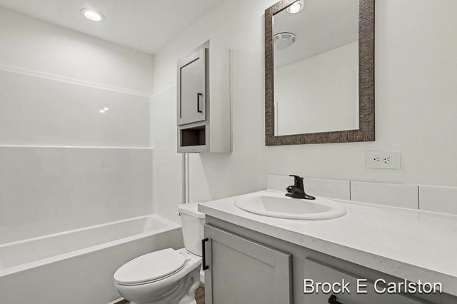 1283 E Ellis Road 31, Norton Shores City, MI 49441