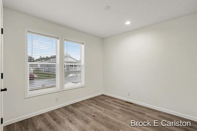 1283 E Ellis Road 31, Norton Shores City, MI 49441