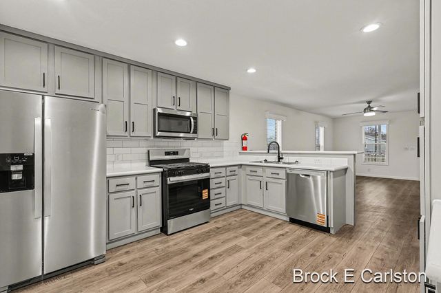 1283 E Ellis Road 31, Norton Shores City, MI 49441
