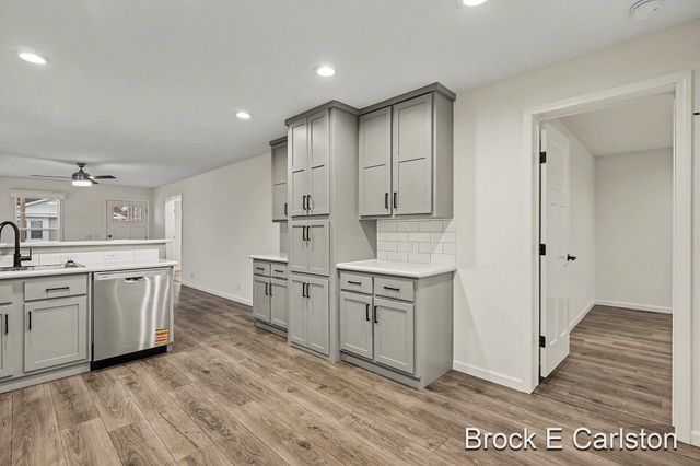 1283 E Ellis Road 31, Norton Shores City, MI 49441