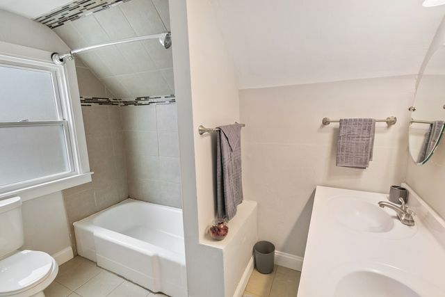 1020 Woodlawn Avenue, Waukegan, IL 60085