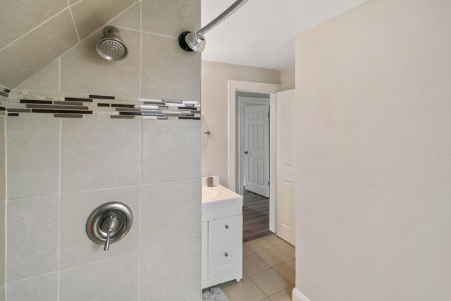 1020 Woodlawn Avenue, Waukegan, IL 60085