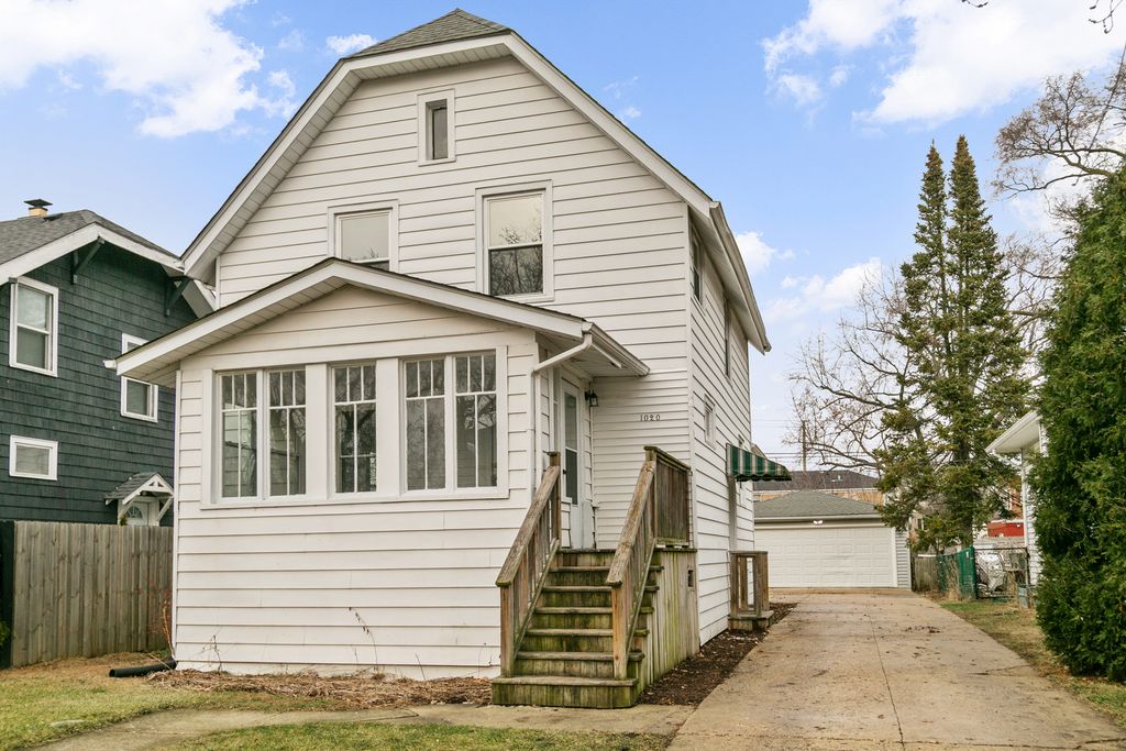1020 Woodlawn Avenue, Waukegan, IL 60085