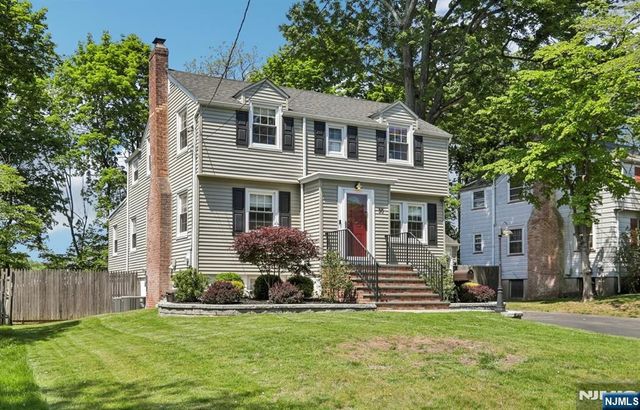 30 Sherbrooke Parkway, Livingston, NJ 07039