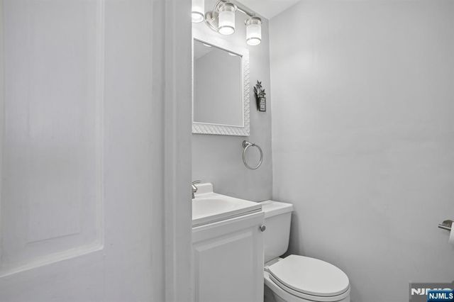 30 Sherbrooke Parkway, Livingston, NJ 07039