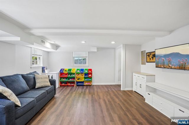 30 Sherbrooke Parkway, Livingston, NJ 07039