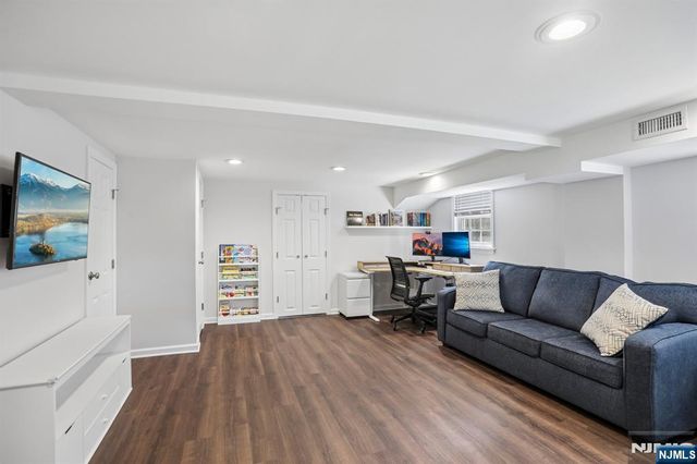 30 Sherbrooke Parkway, Livingston, NJ 07039