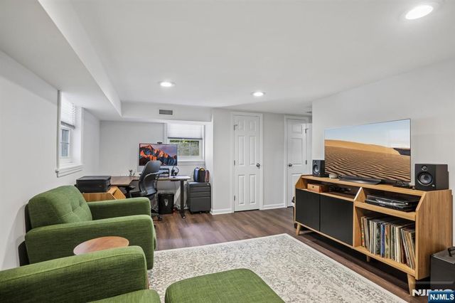 30 Sherbrooke Parkway, Livingston, NJ 07039