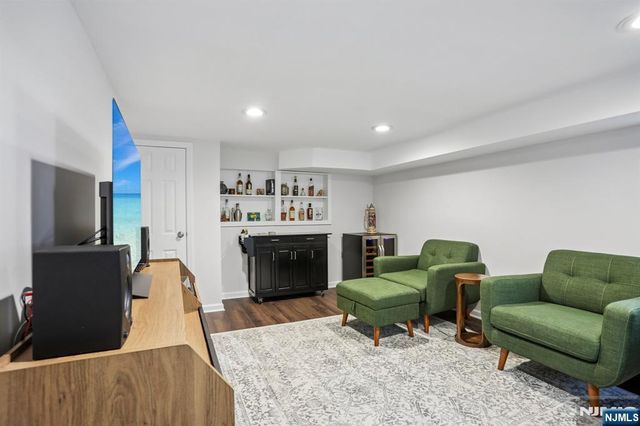 30 Sherbrooke Parkway, Livingston, NJ 07039