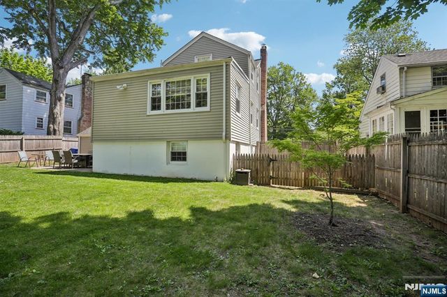 30 Sherbrooke Parkway, Livingston, NJ 07039