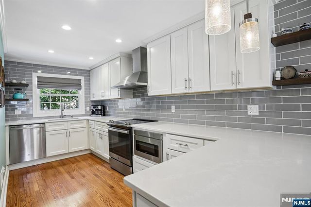 30 Sherbrooke Parkway, Livingston, NJ 07039