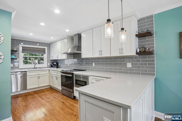 30 Sherbrooke Parkway, Livingston, NJ 07039