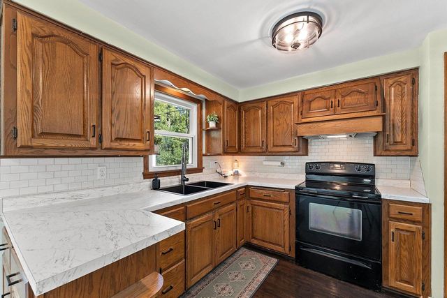 2316 MEADOW LANE, Green Bay, WI 54301