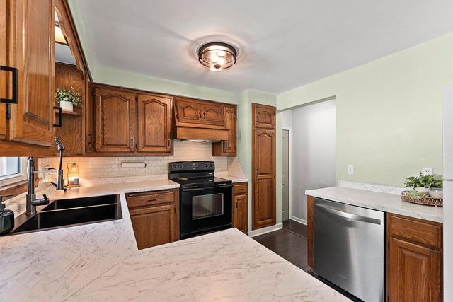 2316 MEADOW LANE, Green Bay, WI 54301