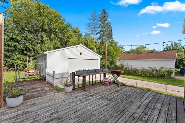 2316 MEADOW LANE, Green Bay, WI 54301