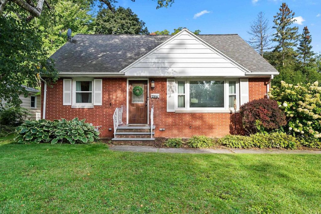 2316 MEADOW LANE, Green Bay, WI 54301