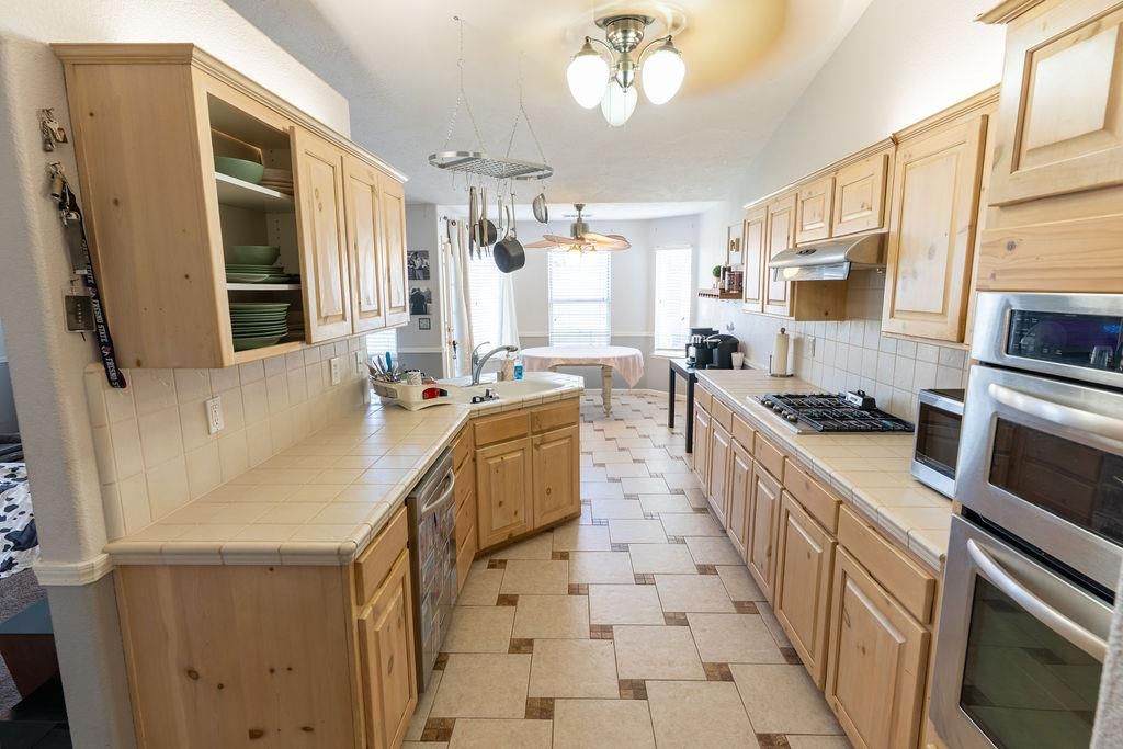 Image 6 of property listing at 2315 Magill Avenue, Clovis, CA 93611