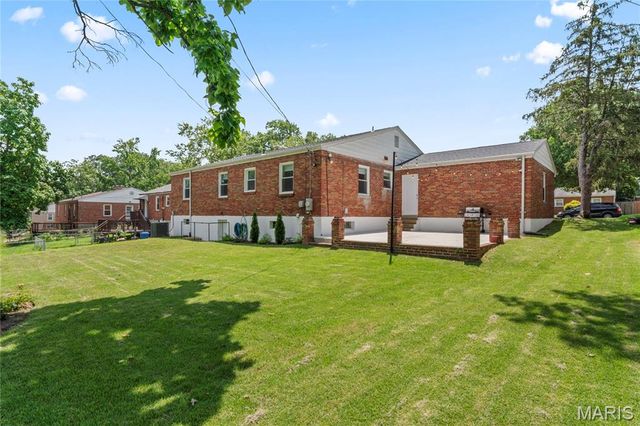 7739 Burr Oak Lane, University City, MO 63130