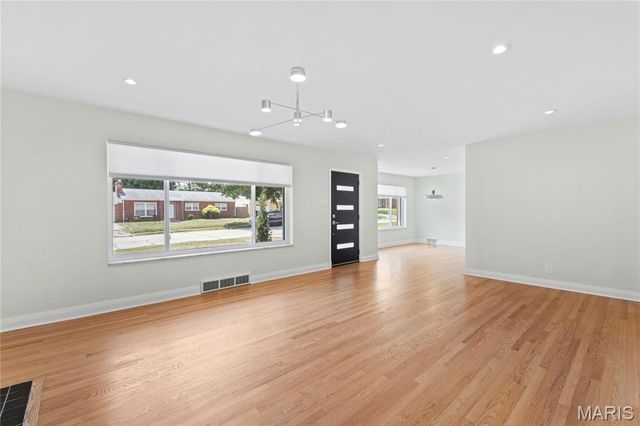 7739 Burr Oak Lane, University City, MO 63130