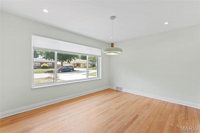 7739 Burr Oak Lane, University City, MO 63130