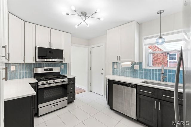 7739 Burr Oak Lane, University City, MO 63130