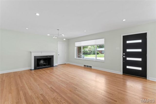 7739 Burr Oak Lane, University City, MO 63130