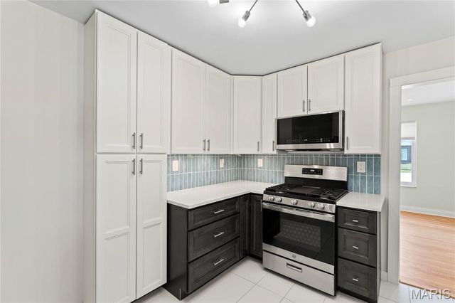 7739 Burr Oak Lane, University City, MO 63130