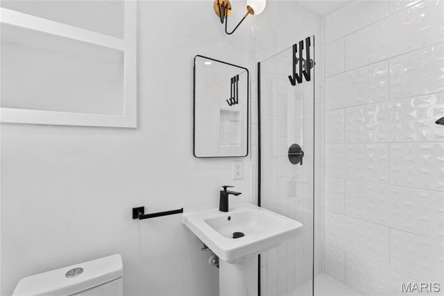 7739 Burr Oak Lane, University City, MO 63130