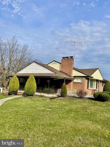 1940 OAKLEY DR, York, PA 17408