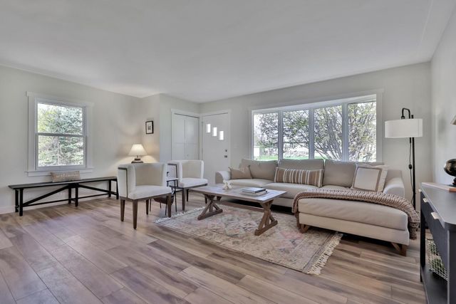 2189 Long Lake Road, New Brighton, MN 55112