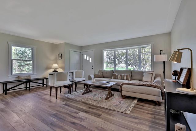 2189 Long Lake Road, New Brighton, MN 55112