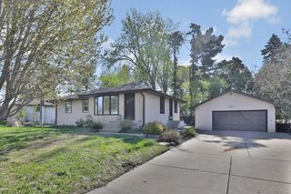 2189 Long Lake Road, New Brighton, MN 55112