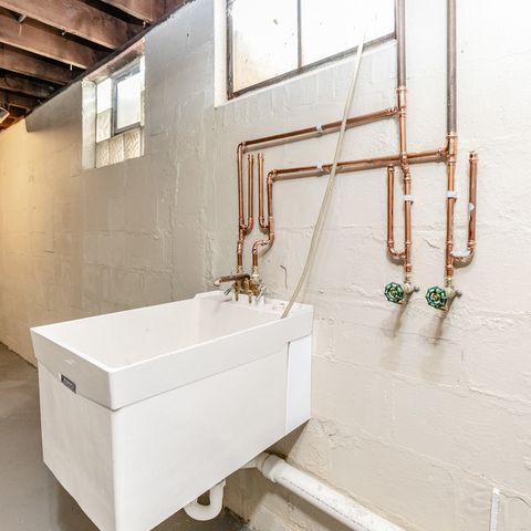 214 N Hunter Street, Thornton, IL 60476