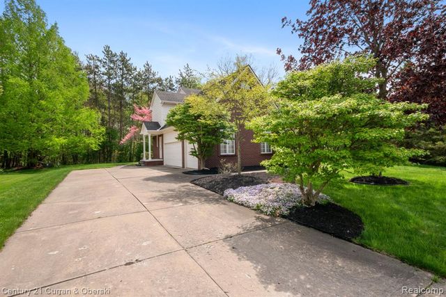27852 Larson Lane, Farmington Hills, MI 48331