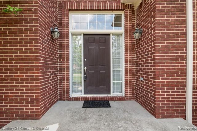 27852 Larson Lane, Farmington Hills, MI 48331
