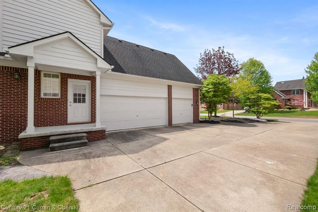 27852 Larson Lane, Farmington Hills, MI 48331