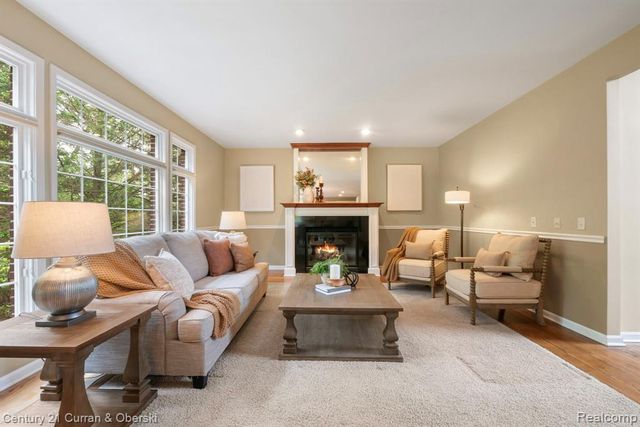 27852 Larson Lane, Farmington Hills, MI 48331