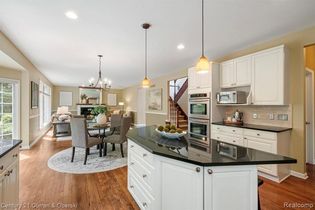 27852 Larson Lane, Farmington Hills, MI 48331