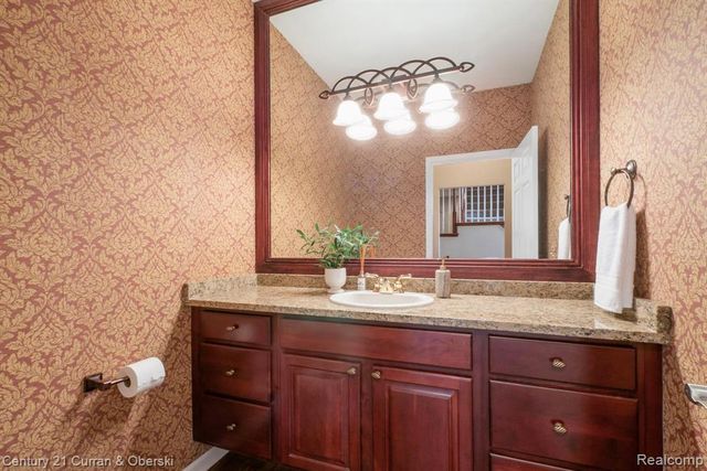 27852 Larson Lane, Farmington Hills, MI 48331