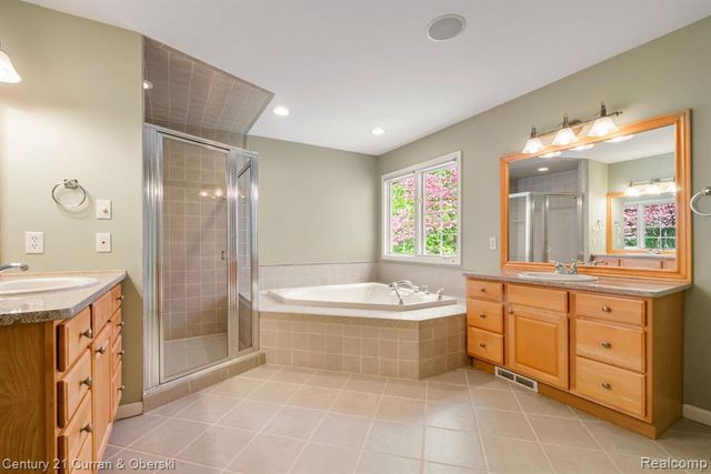 27852 Larson Lane, Farmington Hills, MI 48331