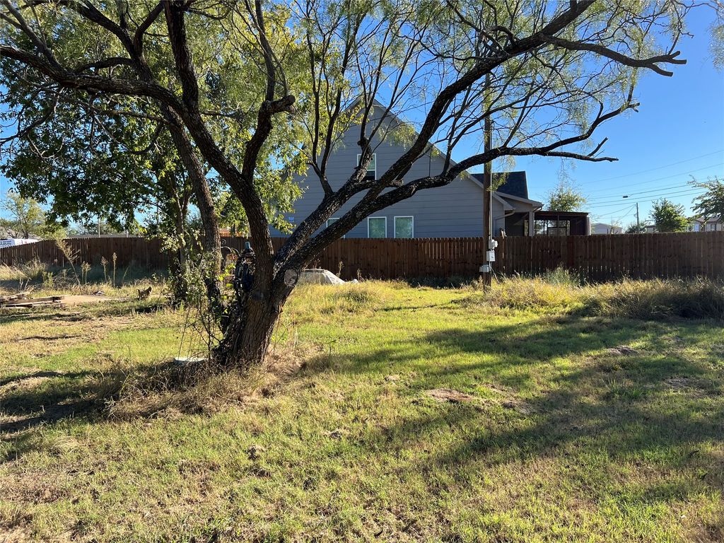 5601 Belaire Circle, Granbury, TX 76048 — exterior