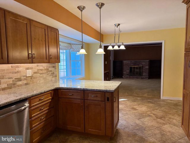 1038 HICKORY DR, Blue Bell, PA 19422