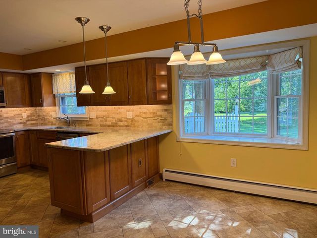 1038 HICKORY DR, Blue Bell, PA 19422