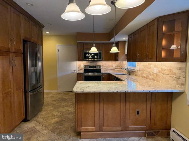 1038 HICKORY DR, Blue Bell, PA 19422