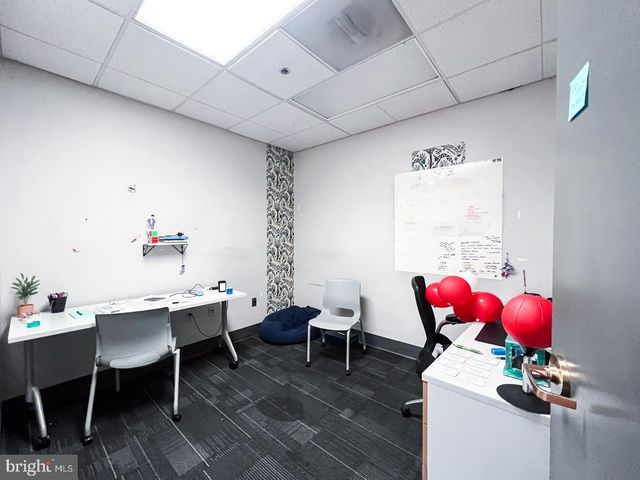 8 W KING #818, Lancaster, PA 17603