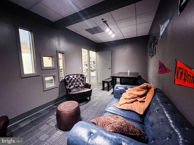 8 W KING #818, Lancaster, PA 17603